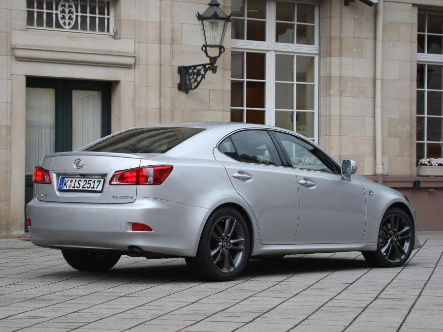  Lexus IS220d F-Sport 2010 года  (EU) (фото 4 из 7)